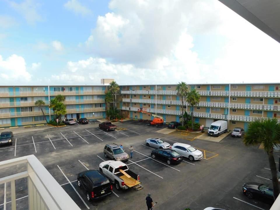 Ocean Breeze - Direct Ocean Front-Pool Is Open Apartman Daytona Beach Kültér fotó