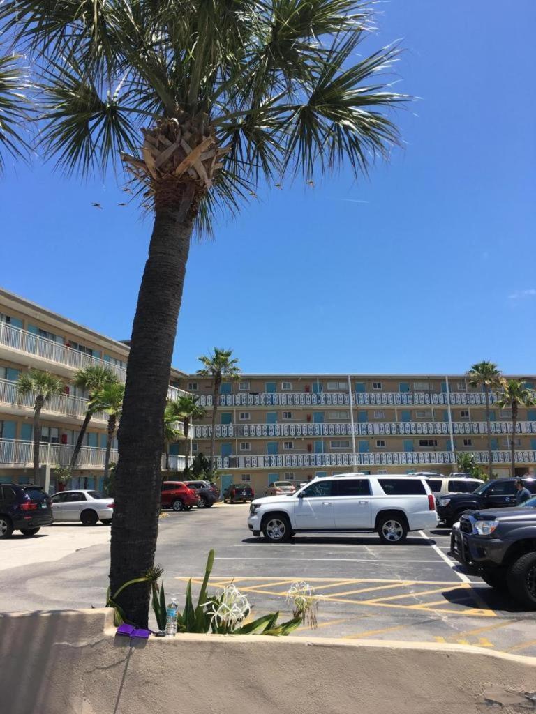 Ocean Breeze - Direct Ocean Front-Pool Is Open Apartman Daytona Beach Kültér fotó