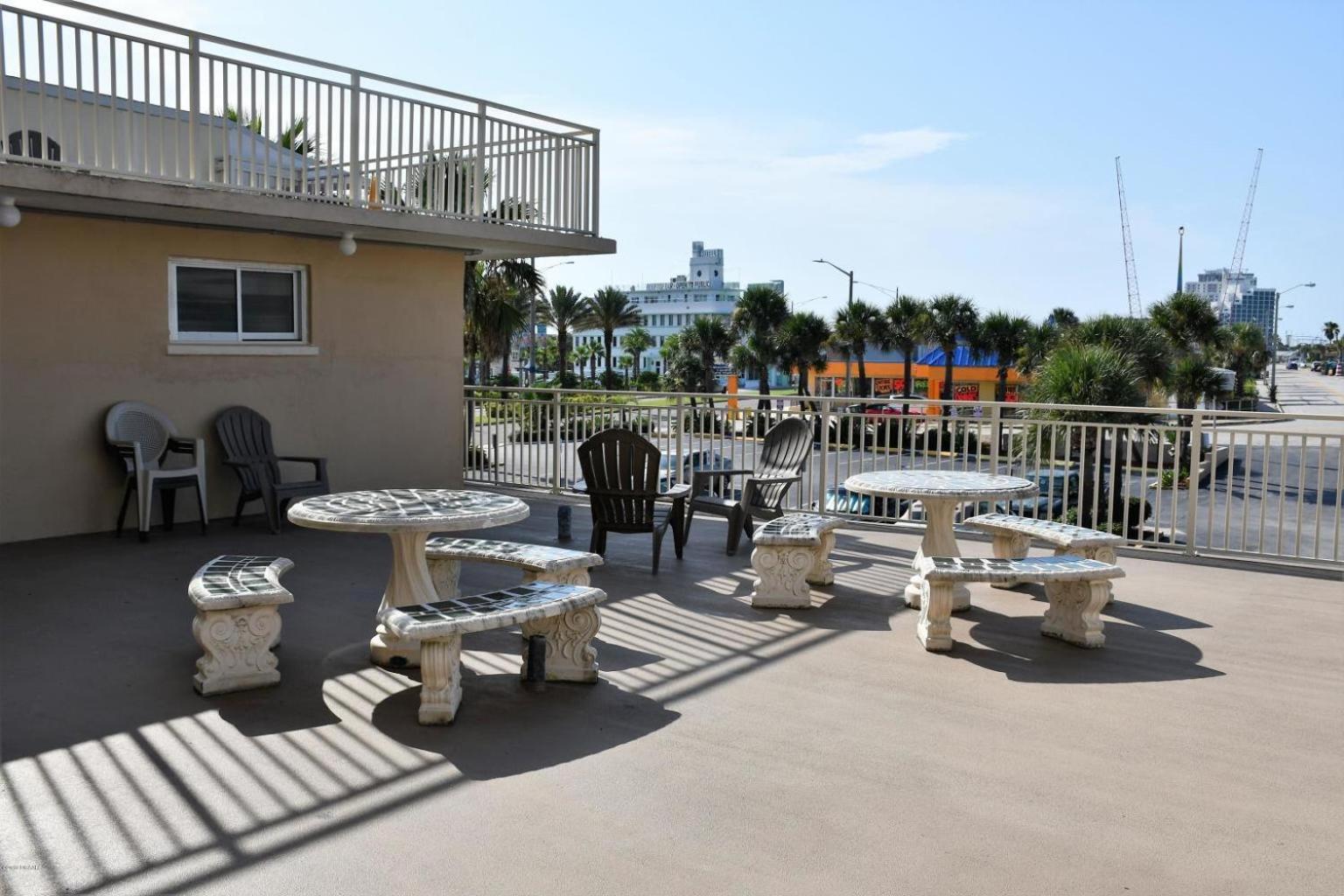 Ocean Breeze - Direct Ocean Front-Pool Is Open Apartman Daytona Beach Kültér fotó