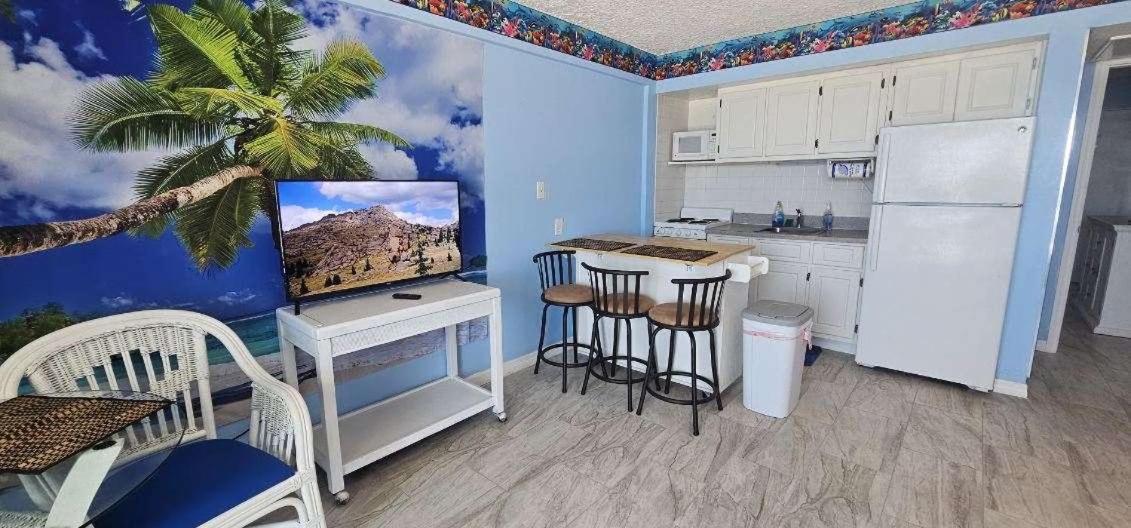 Ocean Breeze - Direct Ocean Front-Pool Is Open Apartman Daytona Beach Kültér fotó