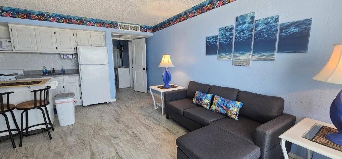 Ocean Breeze - Direct Ocean Front-Pool Is Open Apartman Daytona Beach Kültér fotó