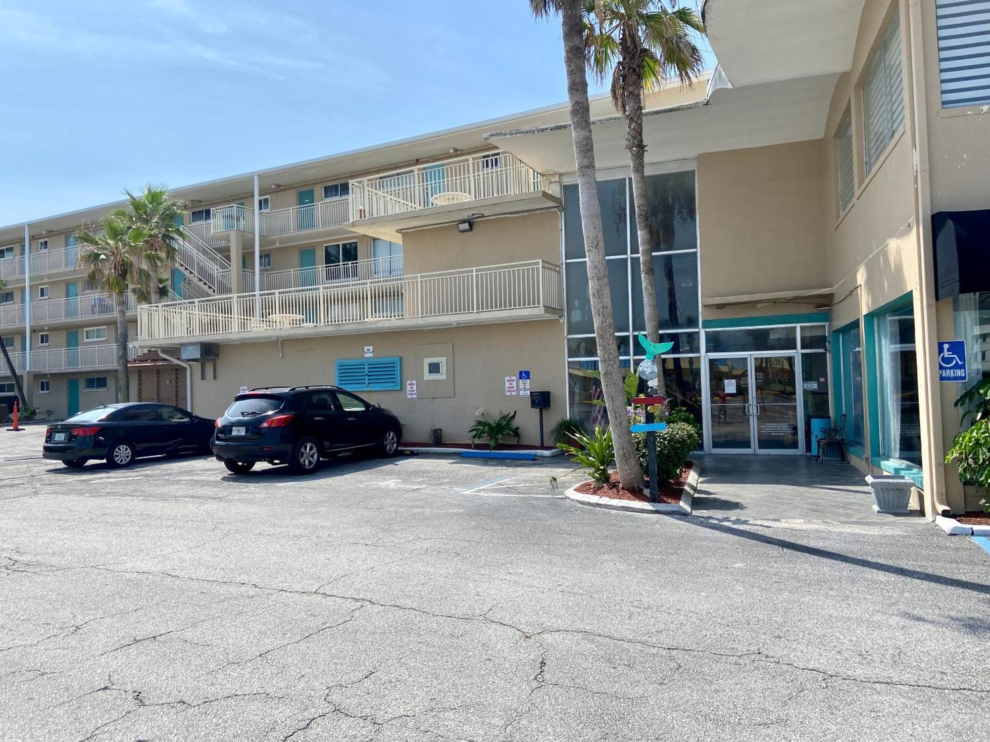 Ocean Breeze - Direct Ocean Front-Pool Is Open Apartman Daytona Beach Kültér fotó