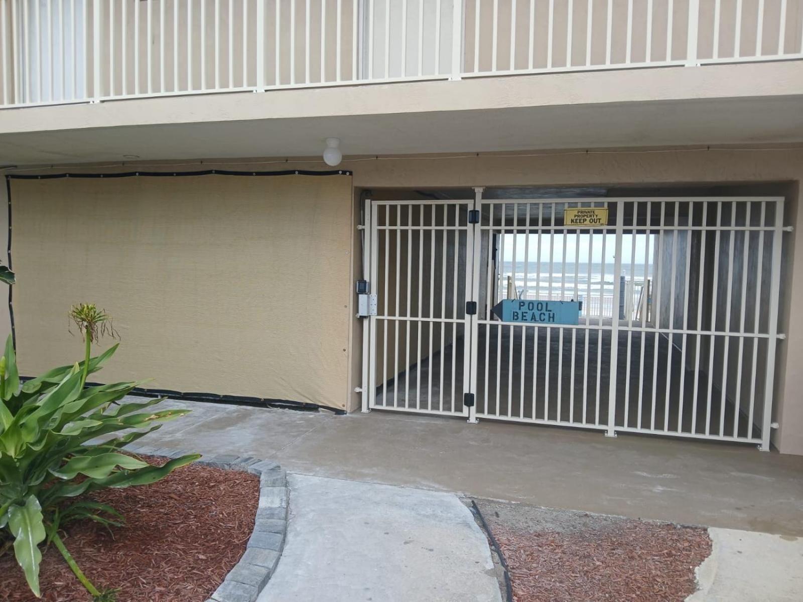 Ocean Breeze - Direct Ocean Front-Pool Is Open Apartman Daytona Beach Kültér fotó