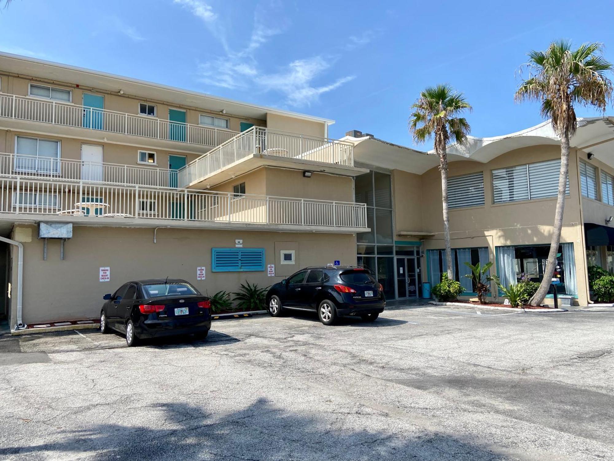 Ocean Breeze - Direct Ocean Front-Pool Is Open Apartman Daytona Beach Kültér fotó