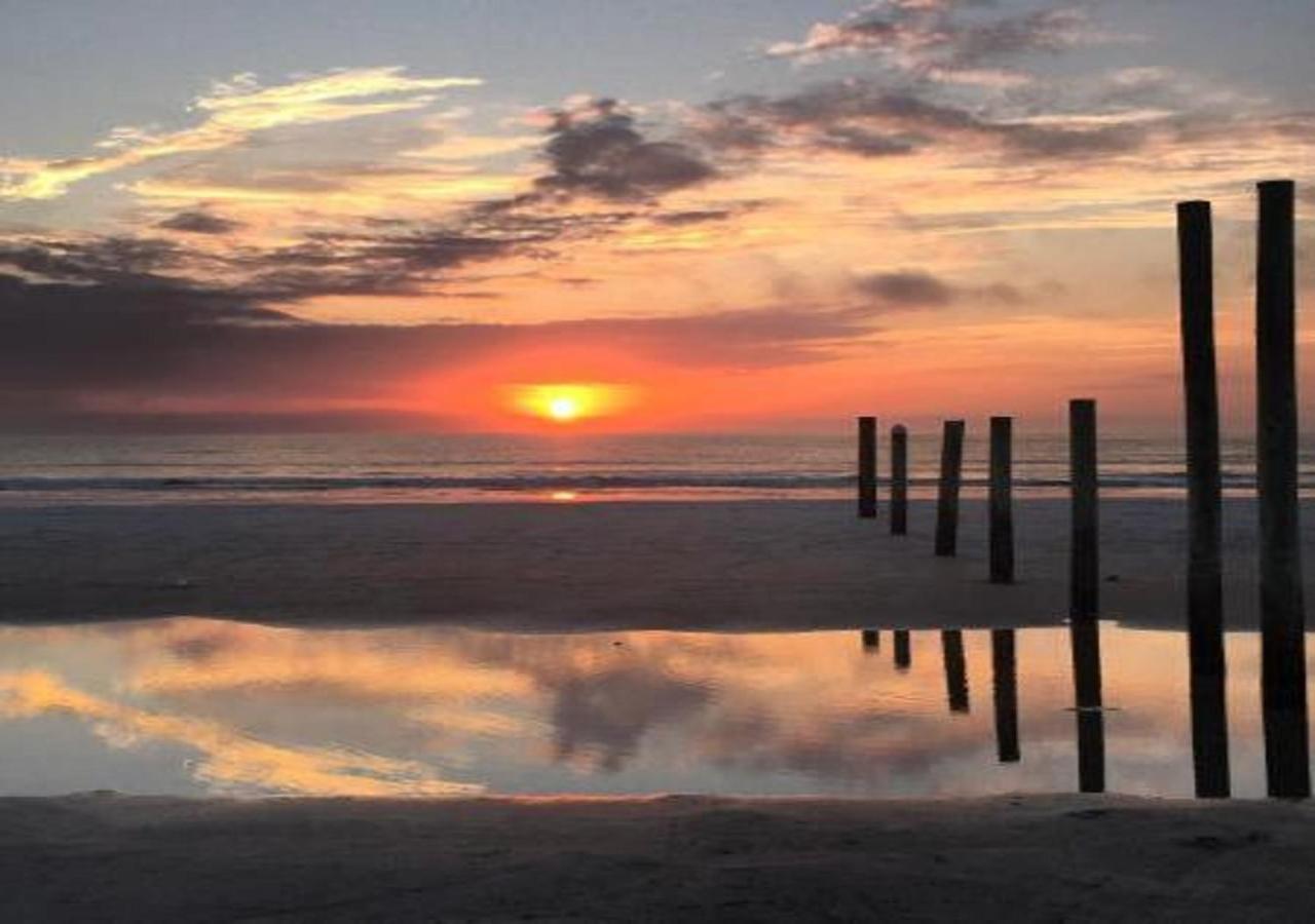 Ocean Breeze - Direct Ocean Front-Pool Is Open Apartman Daytona Beach Kültér fotó